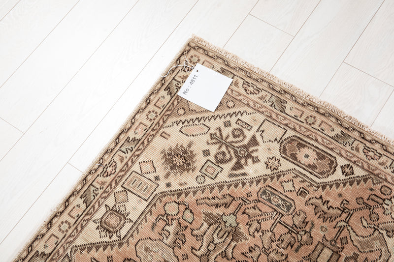 7' 10" x 4' 9" Excellent Hand-Knotted Antique Neutral Area Rug - Yasi & Fara 