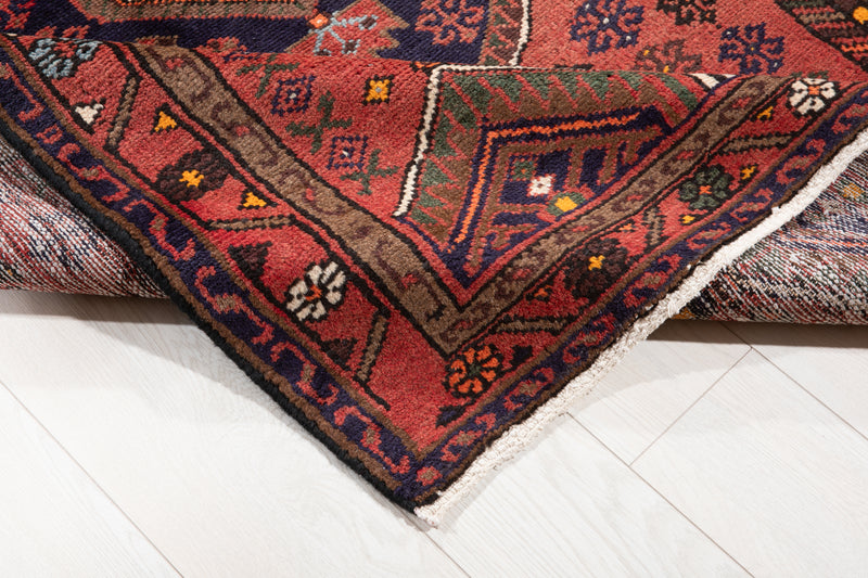 6' 2" x 4' 3" Excellent Hand-Knotted Vintage Tribal Rug - Yasi & Fara 