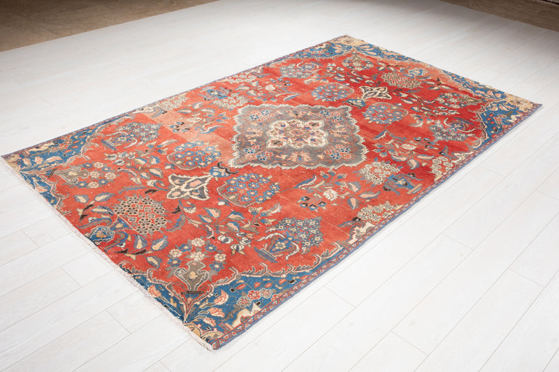 8' 7" x 5' Excellent Hand-Knotted Antique Area Rug