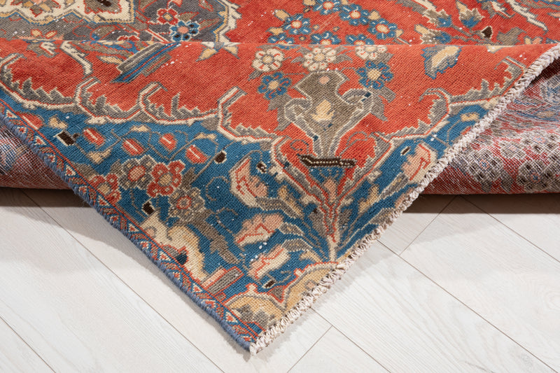 8' 7" x 5' Excellent Hand-Knotted Antique Area Rug