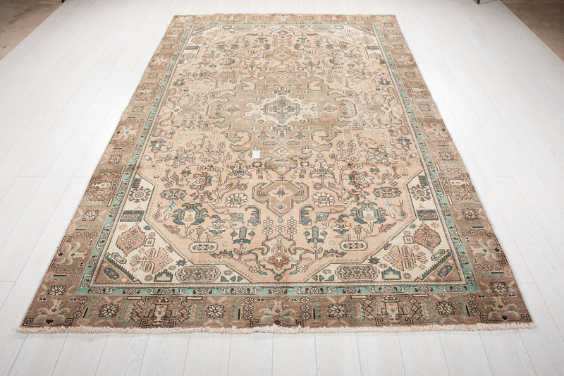 9' 4" x 6' 2" Excellent Hand-Knotted Antique Area Rug