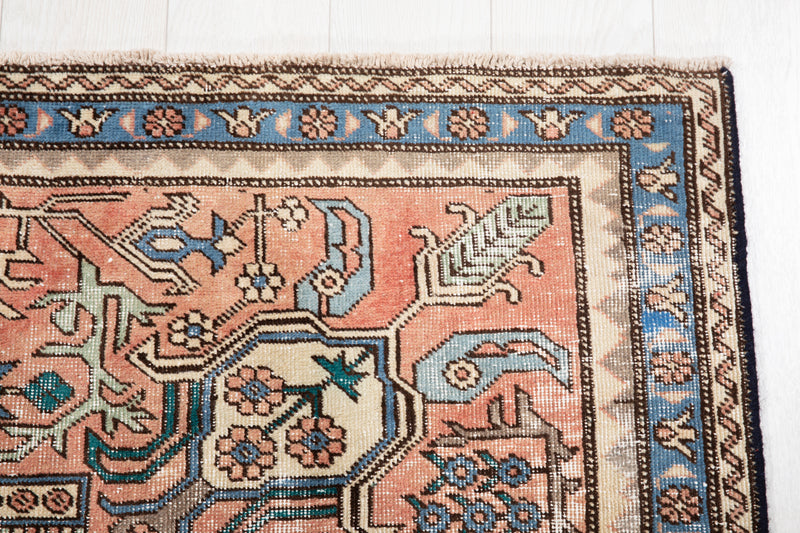 9' 11" x 5' 4" Excellent Hand-Knotted Antique Tribal Rug