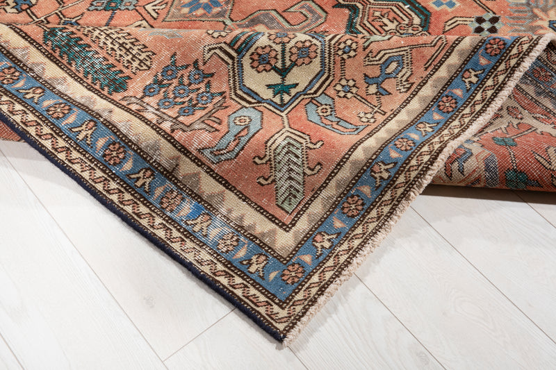 9' 11" x 5' 4" Excellent Hand-Knotted Antique Tribal Rug