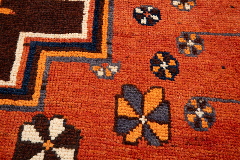 9' 2" x 5' 3" Excellent Hand-Knotted Vintage Tribal Rug - Yasi & Fara 