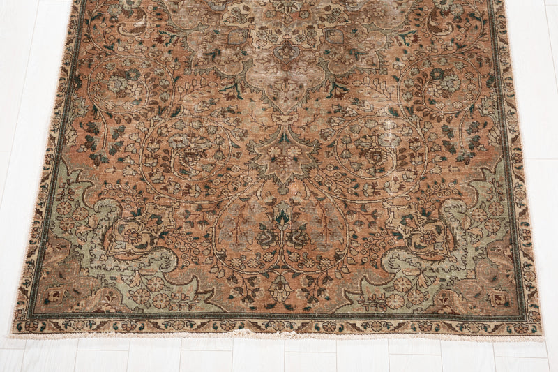 7' 11" x 4' 10" Excellent Hand-Knotted Vintage Faded Area Rug - Yasi & Fara 