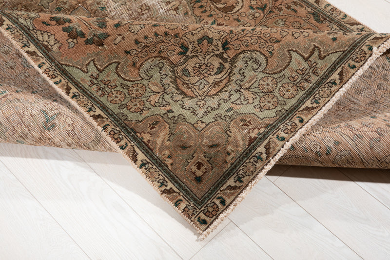 7' 11" x 4' 10" Excellent Hand-Knotted Vintage Faded Area Rug - Yasi & Fara 