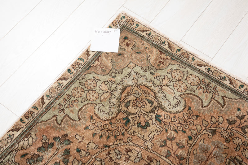 7' 11" x 4' 10" Excellent Hand-Knotted Vintage Faded Area Rug - Yasi & Fara 