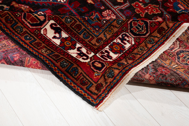 9' 10" x 5' 2" Excellent Hand-Knotted Vintage Tribal Rug - Yasi & Fara 