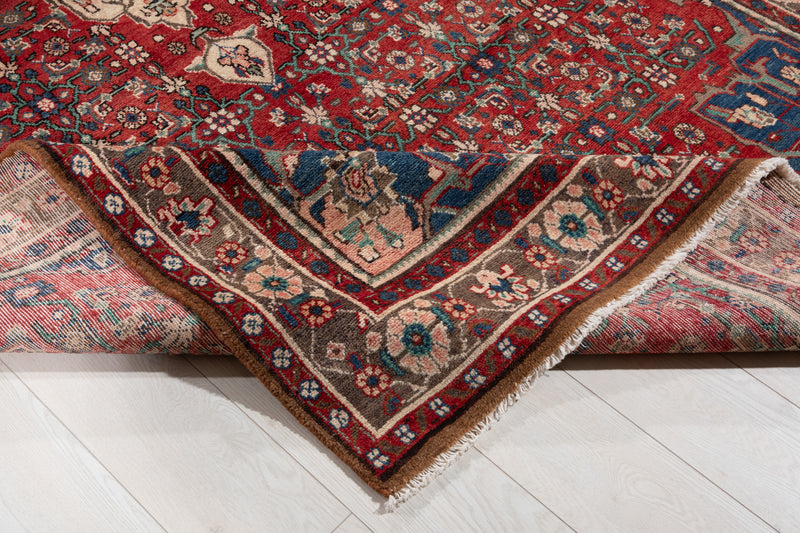 8' 11" x 5' 2" Excellent Hand-Knotted Vintage Tribal Rug - Yasi & Fara 