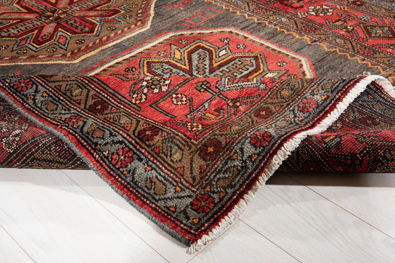 10' 1" x 5' Excellent Hand-Knotted Vintage Tribal Rug - Yasi & Fara 