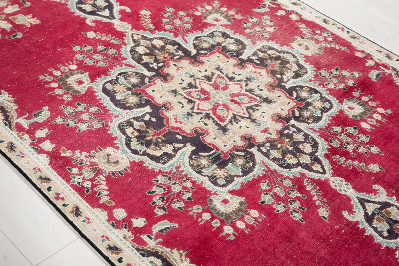 8' 4" x 5' 1" Excellent Hand-Knotted Antique Area Rug - Yasi & Fara 