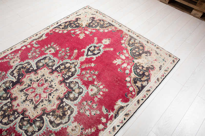 8' 4" x 5' 1" Excellent Hand-Knotted Antique Area Rug - Yasi & Fara 