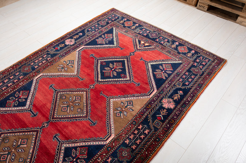 10' 5" x 5' 3" Excellent Hand-Knotted Vintage Collectible Tribal Rug - Yasi & Fara 