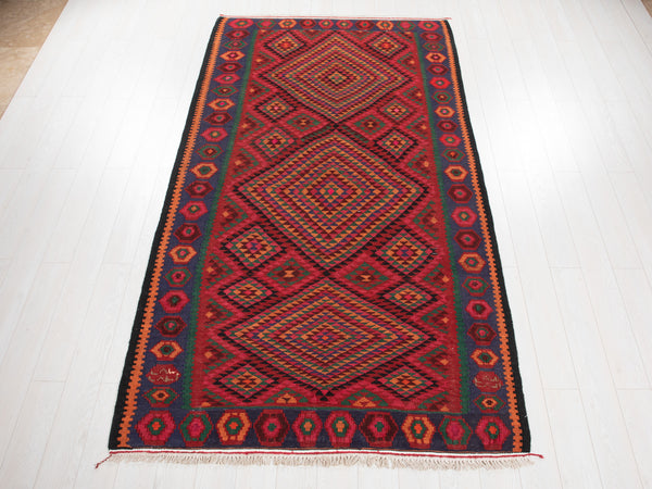 9' 6" x 5' 3" Excellent Handwoven Vintage Tribal Kilim Rug