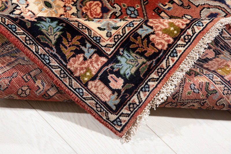 4' 10" x 3' 1" Excellent Hand-Knotted Vintage Collectible Rug - Yasi & Fara 