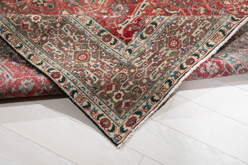 9' 8" x 6' 6" Excellent Hand-Knotted Antique Area Rug - Yasi & Fara 