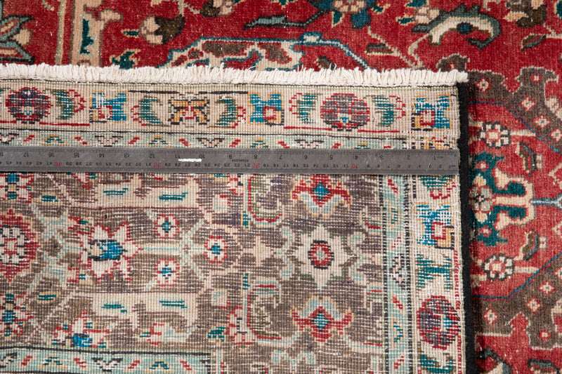 9' 8" x 6' 6" Excellent Hand-Knotted Antique Area Rug - Yasi & Fara 