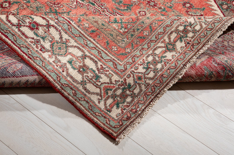 9' 9" x 6' 4" Excellent Hand-Knotted Antique Area Rug - Yasi & Fara 