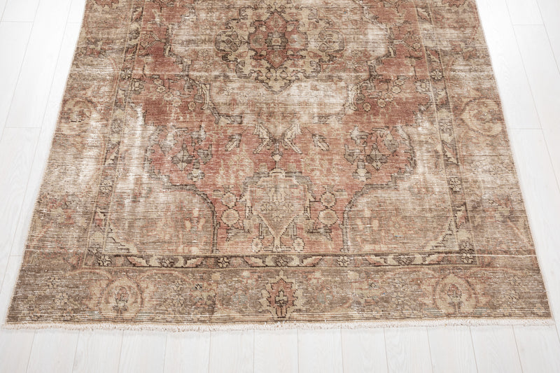 9' x 6' Excellent Hand-Knotted Antique Faded Area Rug - Yasi & Fara 