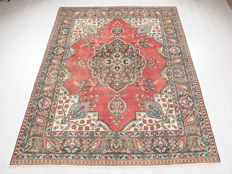 9' 5" x 6' 8" Excellent Hand-Knotted Antique Area Rug - Yasi & Fara 
