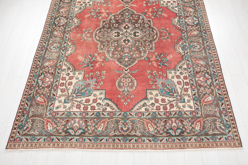 9' 5" x 6' 8" Excellent Hand-Knotted Antique Area Rug - Yasi & Fara 