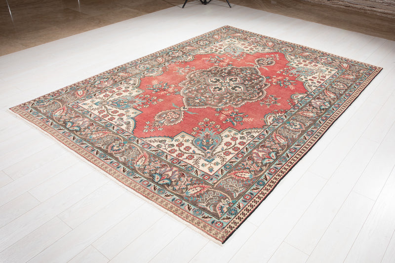 9' 5" x 6' 8" Excellent Hand-Knotted Antique Area Rug - Yasi & Fara 