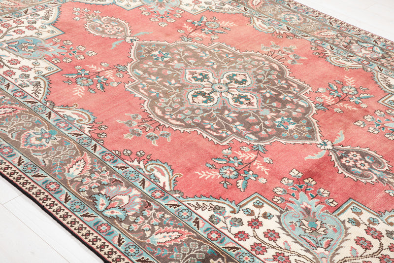 9' 5" x 6' 8" Excellent Hand-Knotted Antique Area Rug - Yasi & Fara 