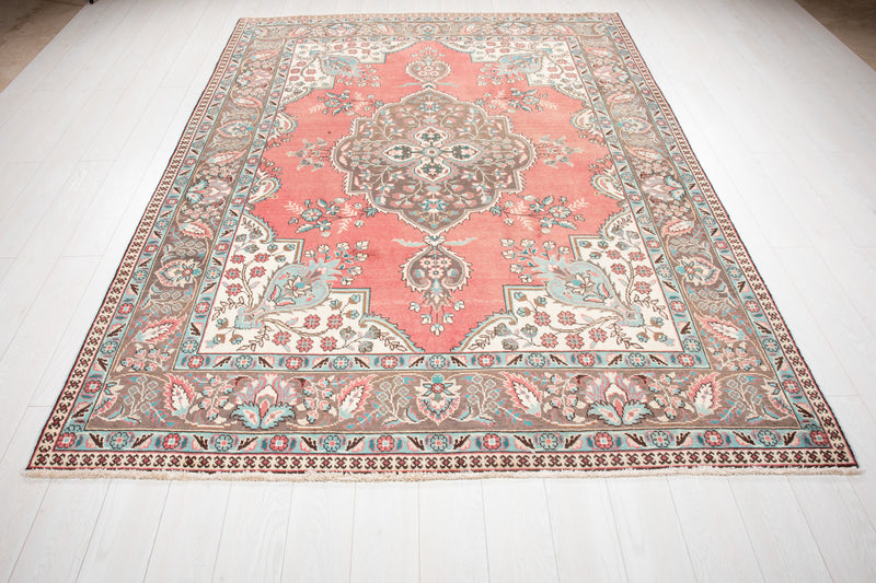 9' 5" x 6' 8" Excellent Hand-Knotted Antique Area Rug - Yasi & Fara 