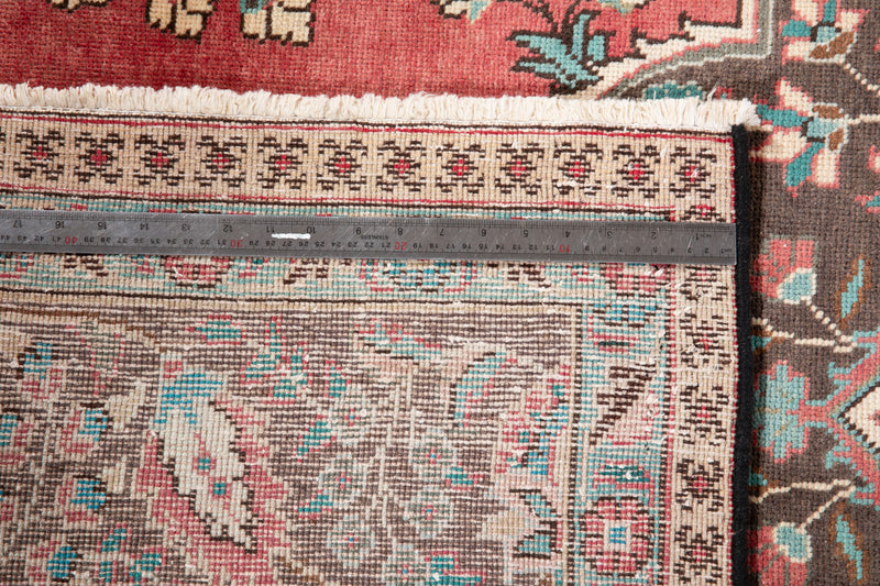 9' 5" x 6' 8" Excellent Hand-Knotted Antique Area Rug - Yasi & Fara 