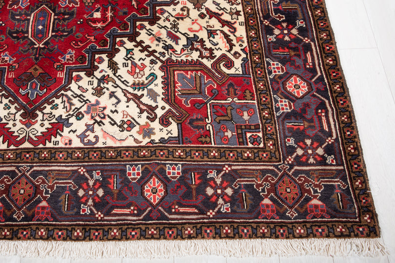 9' 11" x 6' 10" Excellent Hand-Knotted Vintage Tribal Rug - Yasi & Fara 