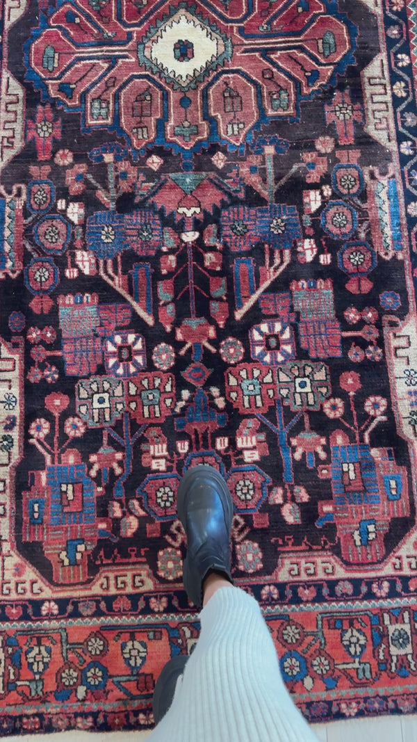 10' 3" x 5' 1" Excellent Hand-Knotted Vintage Tribal Rug