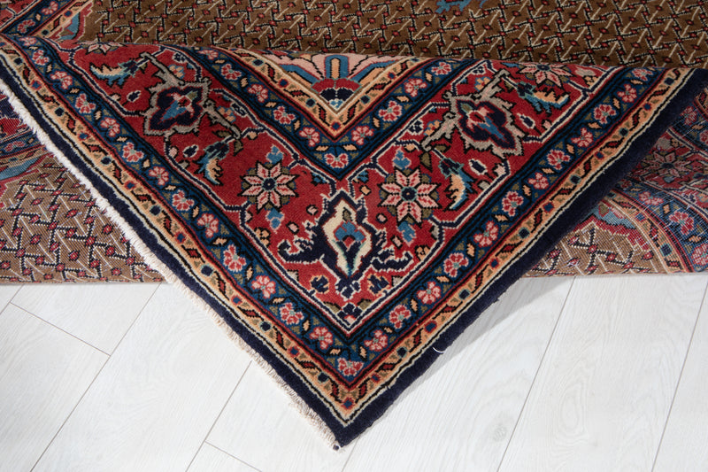 9'11" x 4'10" Excellent Hand-Knotted Vintage Collectible Tribal Rug - Yasi & Fara 